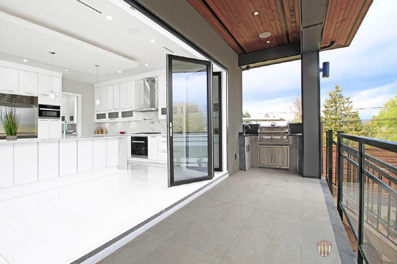 The Chateau Burnaby Exterior photo
